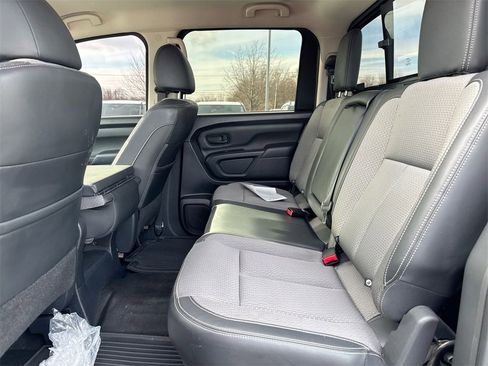 Used 2018 Nissan Titan S image 22