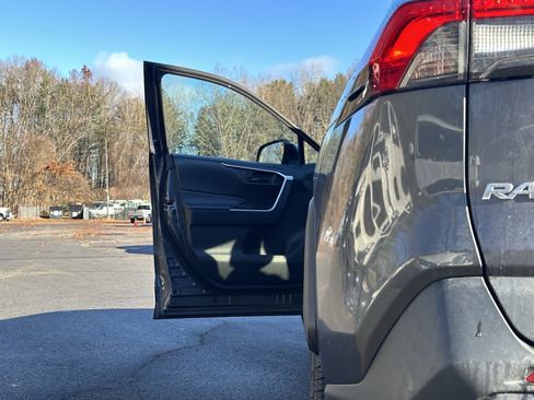 Used 2022 Toyota RAV4 LE image 35