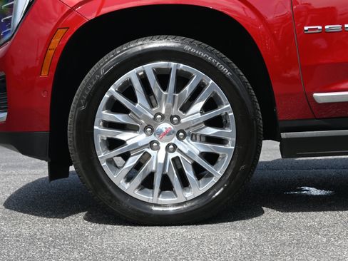 Used 2025 GMC Yukon Denali w/ Sun & Power Step Package AWD/4WD image 13