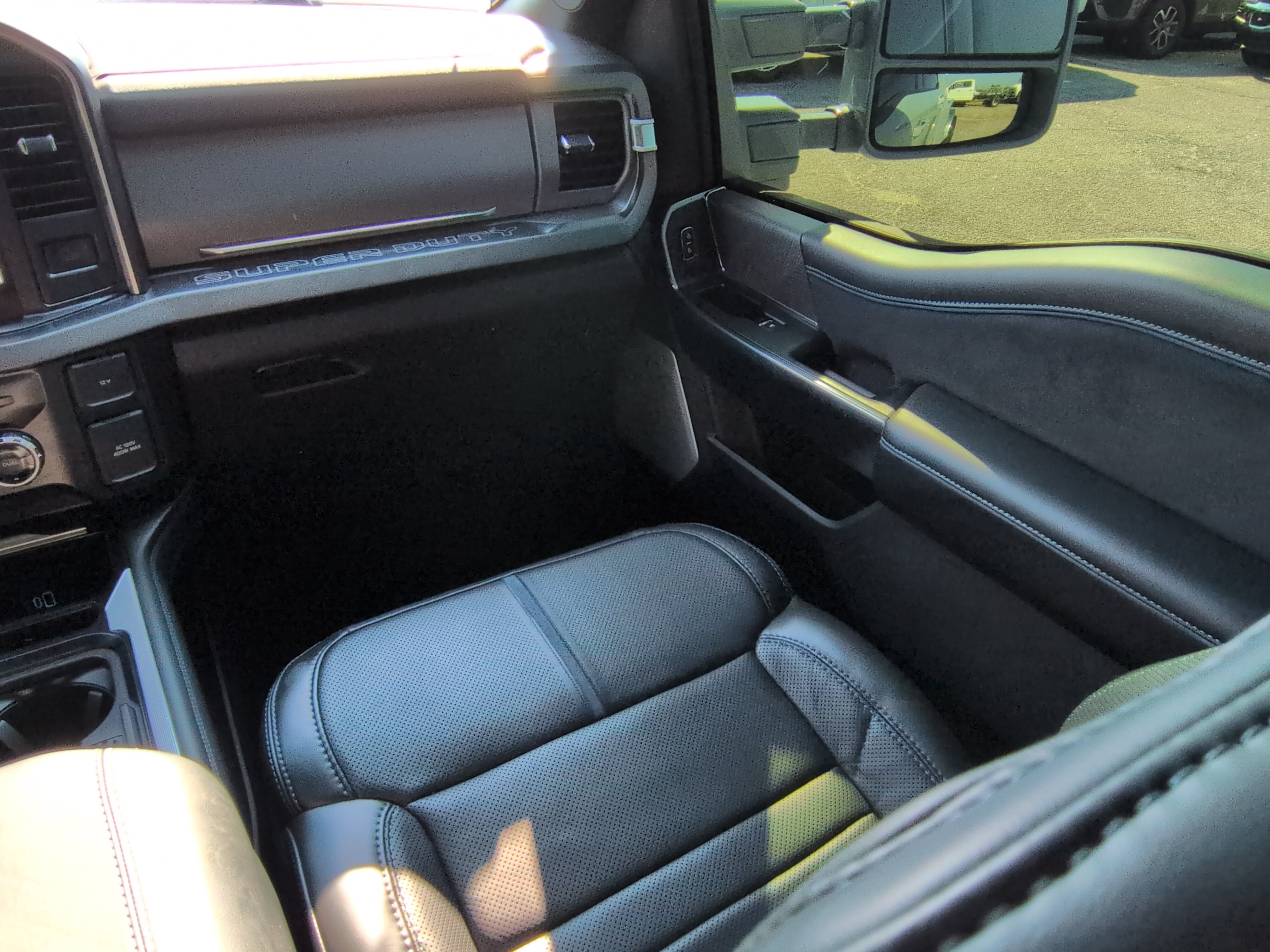 Used 2025 Ford F450 Platinum w/ FX4 Off-Road Package AWD/4WD image 15