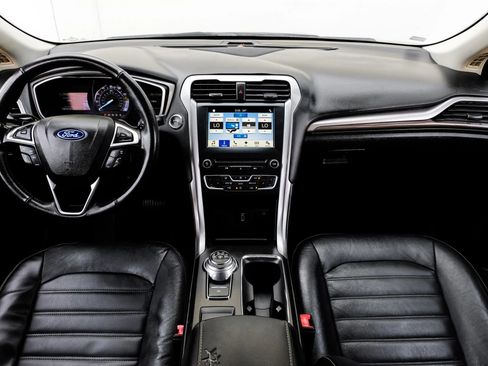 Used 2018 Ford Fusion SE w/ Fusion SE Technology Package FWD image 21