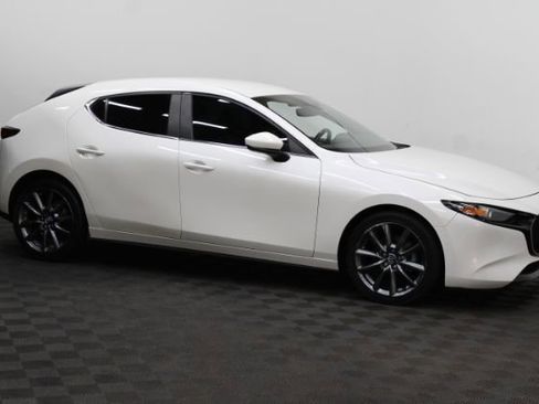Used 2021 MAZDA MAZDA3 s FWD image 3
