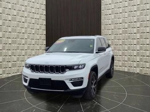 Used 2023 Jeep Grand Cherokee Limited AWD/4WD image 10