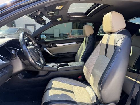 Used 2017 Honda Civic Touring image 10