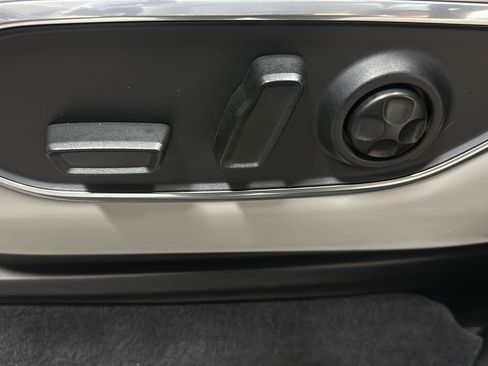 Certified 2022 Jeep Wagoneer Series III w/ Premium Group I AWD/4WD image 15