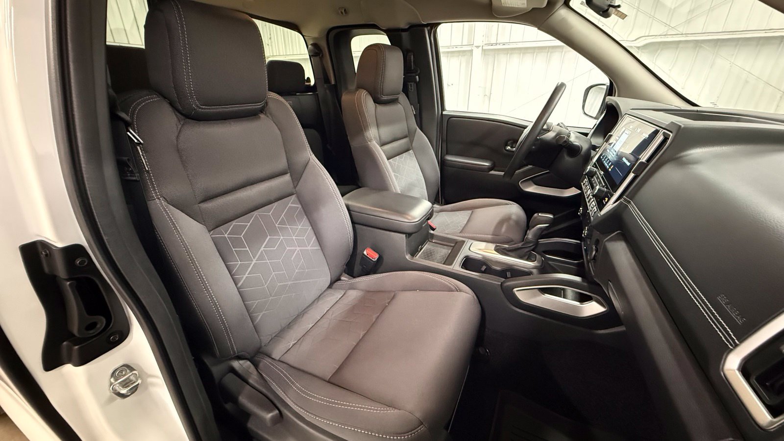 Used 2025 Nissan Frontier SV RWD image 23