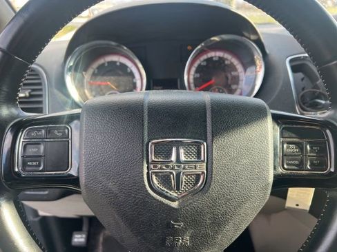 Used 2017 Dodge Grand Caravan SXT FWD image 12