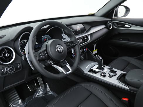 New 2025 Alfa Romeo Stelvio Sprint w/ Convenience Package image 18
