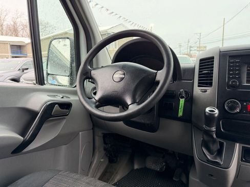 Used 2017 Freightliner Sprinter 2500 RWD image 15