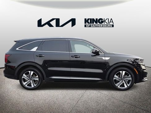 Certified 2023 Kia Sorento SX Prestige w/ Panoramic Sunroof Package AWD/4WD image 2