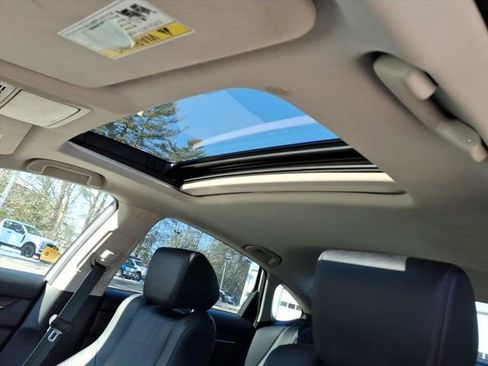 Used 2018 Honda Accord Touring image 11