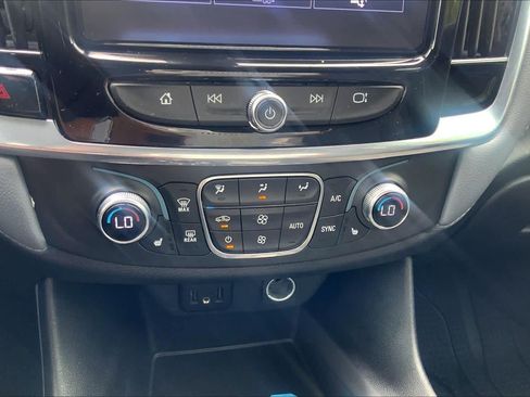 Used 2020 Chevrolet Traverse LT w/ Driver Confidence II Package AWD/4WD image 30