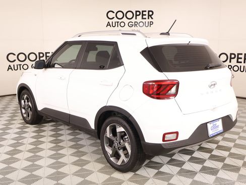Used 2025 Hyundai Venue SEL FWD image 22
