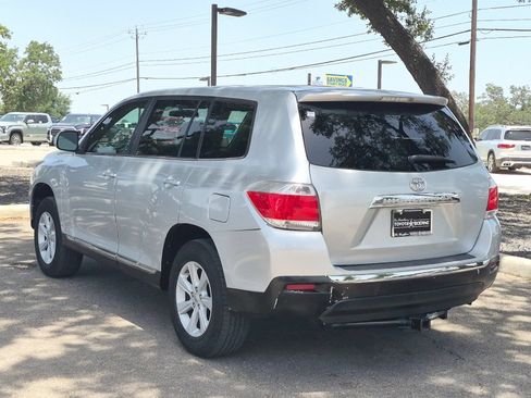 Used 2013 Toyota Highlander FWD image 3
