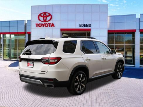 Used 2023 Honda Pilot Touring image 3