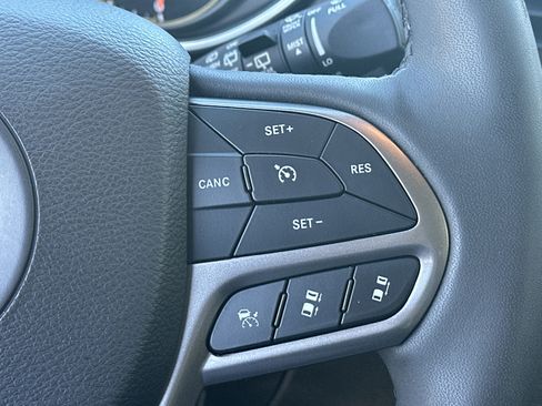 Used 2021 Jeep Cherokee Limited image 22