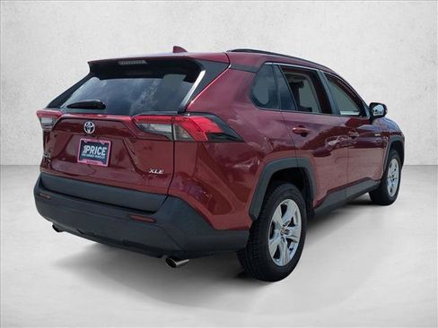 Used 2021 Toyota RAV4 XLE w/ Convenience Package FWD image 5