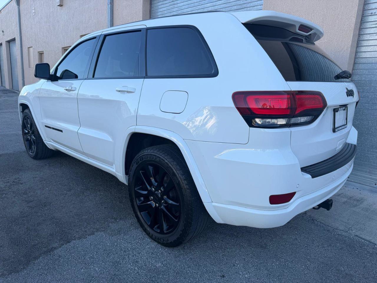 Used 2019 Jeep Grand Cherokee Laredo RWD image 12