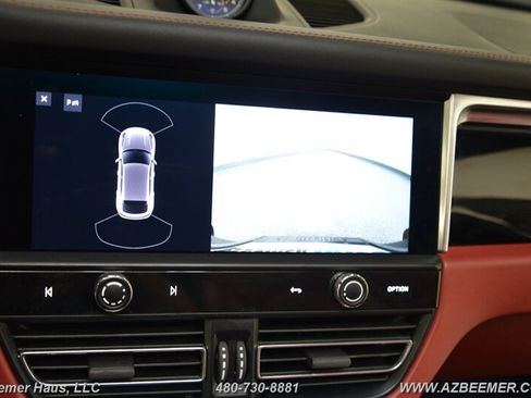 Used 2023 Porsche Macan AWD/4WD image 32