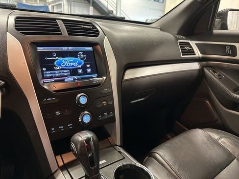 Used 2014 Ford Explorer XLT w/ Equipment Group 202A image 19