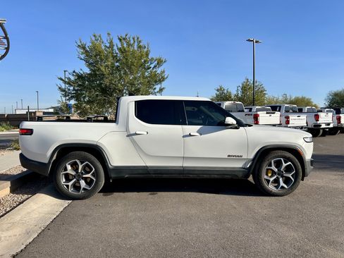 Used 2022 Rivian R1T Adventure image 2