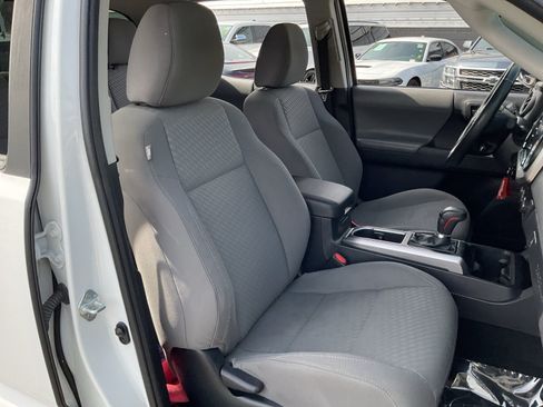 Used 2022 Toyota Tacoma SR5 AWD/4WD image 21