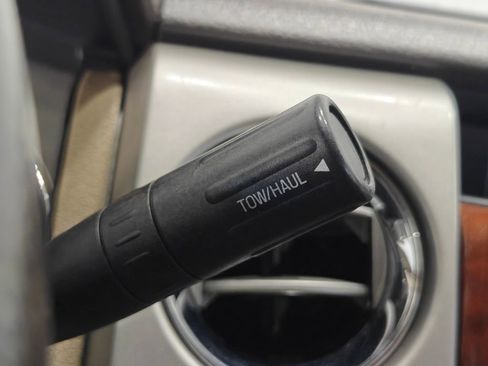 Used 2010 Ford F150 Lariat RWD image 12