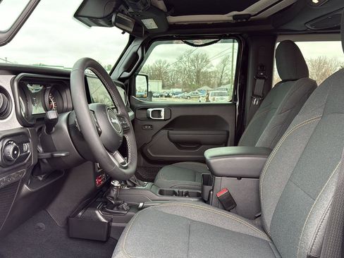 Used 2025 Jeep Wrangler Sport image 23