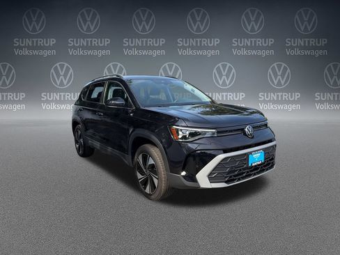 Used 2025 Volkswagen Taos SE w/ Panoramic Sunroof Package AWD/4WD image 18