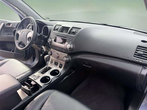 Used 2012 Toyota Highlander SE w/ Tow Pkg image 26