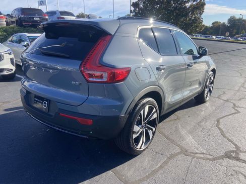 Certified 2023 Volvo XC40 B5 Plus w/ Protection Package Premier image 9