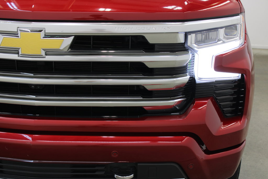 Used 2025 Chevrolet Silverado 1500 High Country w/ High Country Premium Package AWD/4WD image 8
