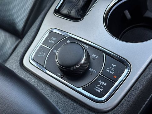 Used 2018 Jeep Grand Cherokee High Altitude AWD/4WD image 17