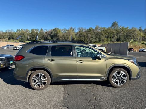 Used 2023 Subaru Ascent Limited w/ Technology Package image 4