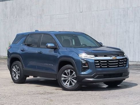 Used 2025 Chevrolet Equinox LT FWD image 12