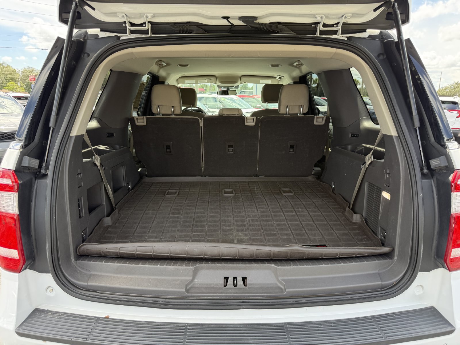 Used 2020 Ford Expedition XLT RWD image 14
