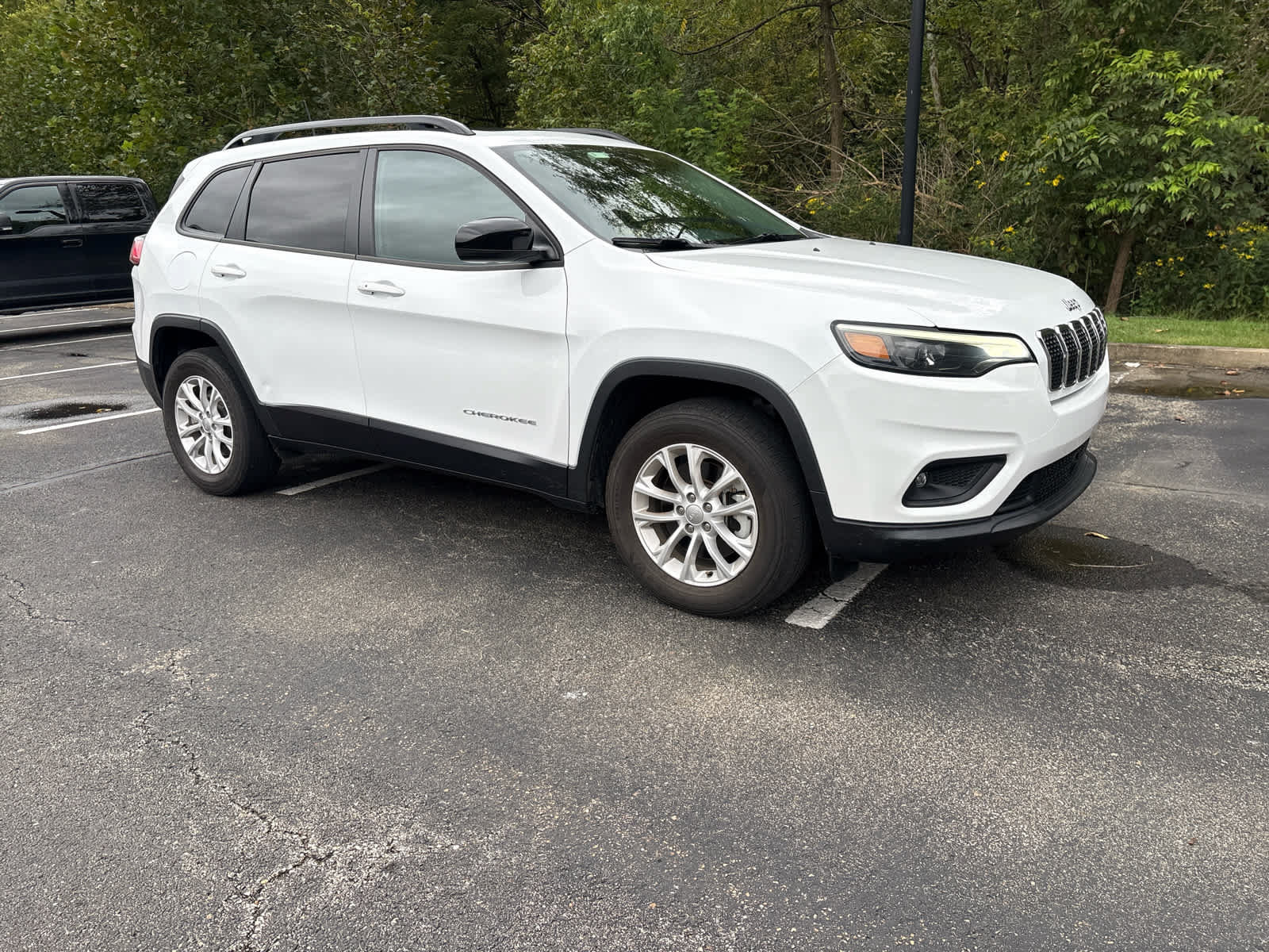 Used 2022 Jeep Cherokee Latitude Lux w/ Sun & Sound Group AWD/4WD image 4