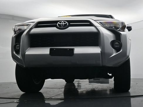 Used 2024 Toyota 4Runner SR5 AWD/4WD image 30
