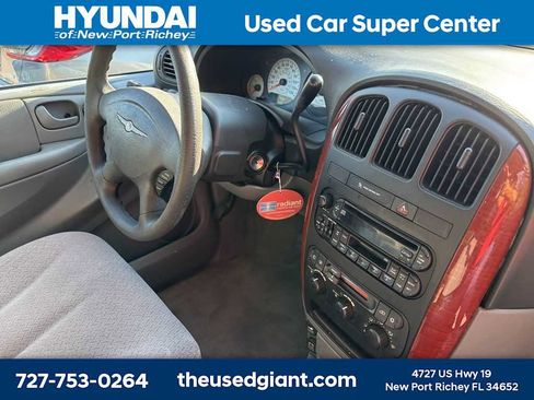 Used 2007 Chrysler Town & Country LX w/ Popular Equipment Group II FWD image 7