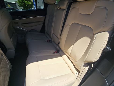 New 2026 Jeep Grand Cherokee Limited AWD/4WD image 15