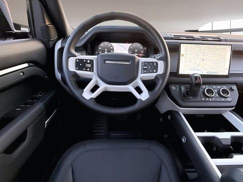 Used 2025 Land Rover Defender 110 S image 8