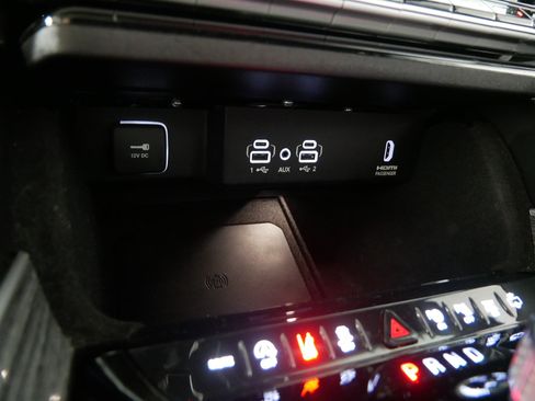 Used 2022 Jeep Wagoneer Series III w/ Convenience Group I AWD/4WD image 31