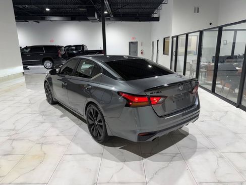 Used 2022 Nissan Altima 2.5 SR w/ Midnight Edition Package FWD image 11
