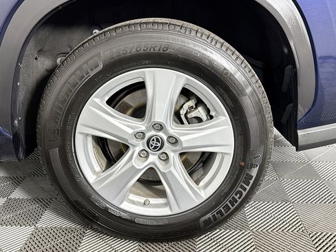 Used 2025 Toyota Highlander LE FWD image 65