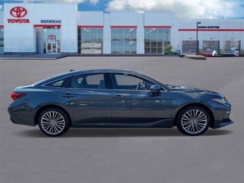 Certified 2022 Toyota Avalon Limited image 5