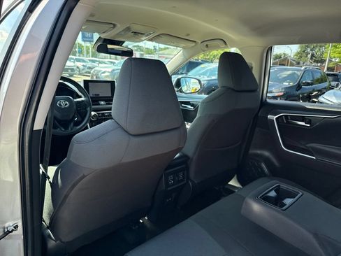 Used 2025 Toyota RAV4 XLE AWD/4WD image 37