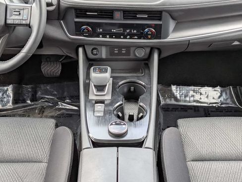 Used 2025 Nissan Rogue SV AWD/4WD image 20