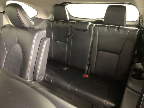 Used 2023 Toyota Highlander XLE AWD/4WD image 36