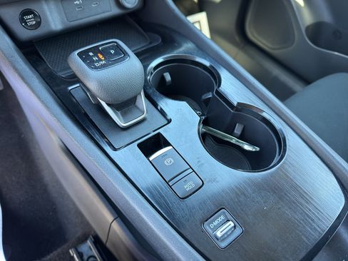 Used 2024 Nissan Rogue S image 15