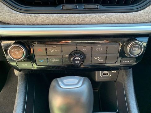 Used 2022 Jeep Compass Latitude image 27